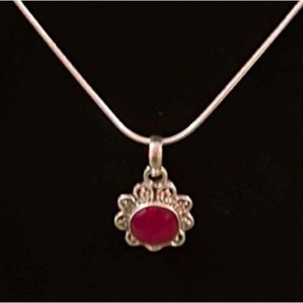 New Beautiful 925 silver pendant & 925 Italian silver necklace w/gemstone-Spain.